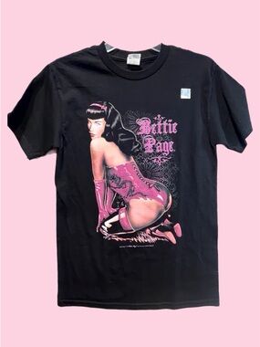 Bettie Page Black Tee with Pink Pinup Graphic size Large